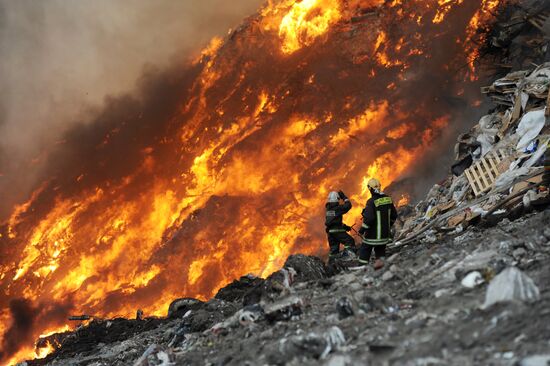 Household waste disposal site flames up in Leningrad Region