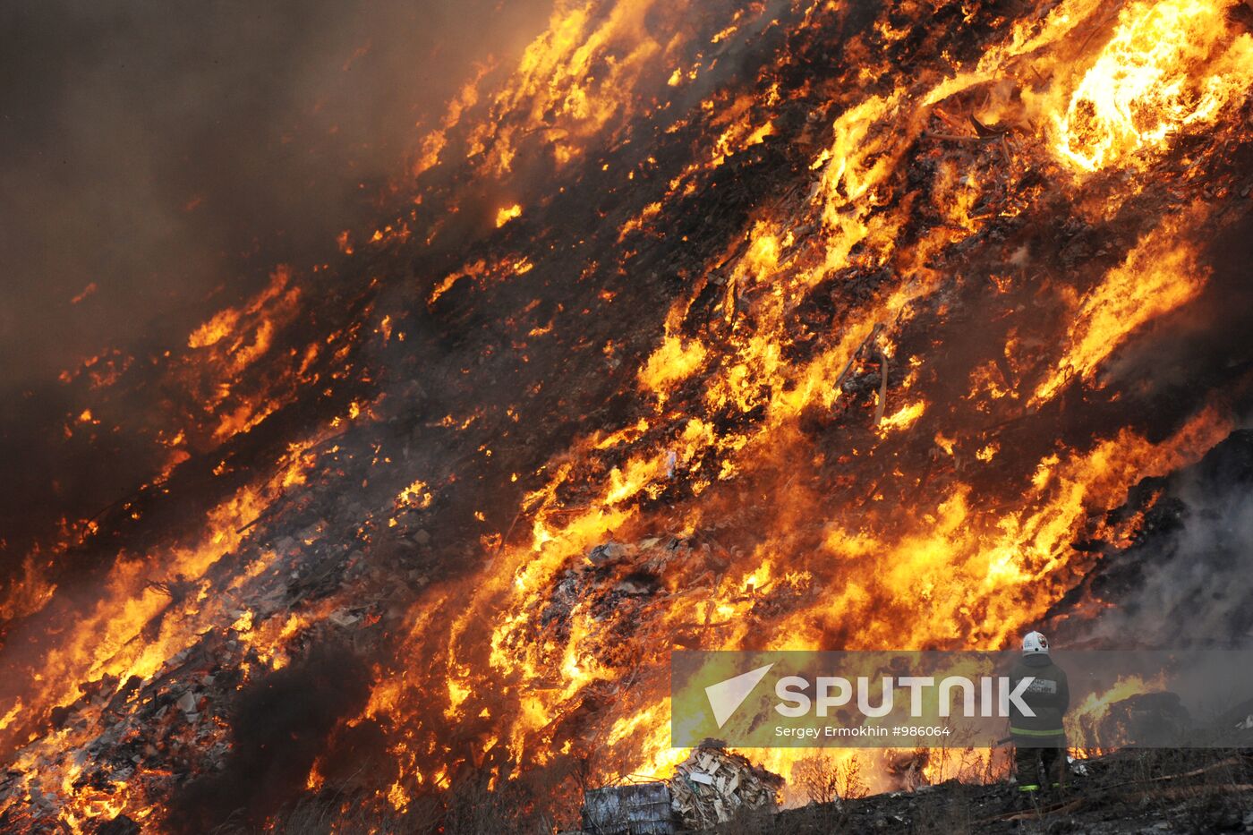 Household waste disposal site flames up in Leningrad Region