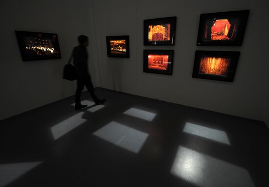 Exhibition of photographer Vladimir Fridkes "Ten days before..."