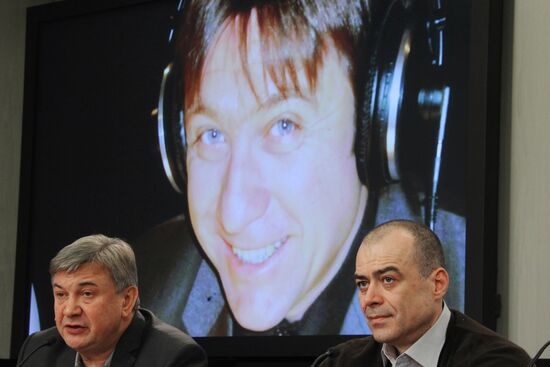 News conference on Famous People Lessons