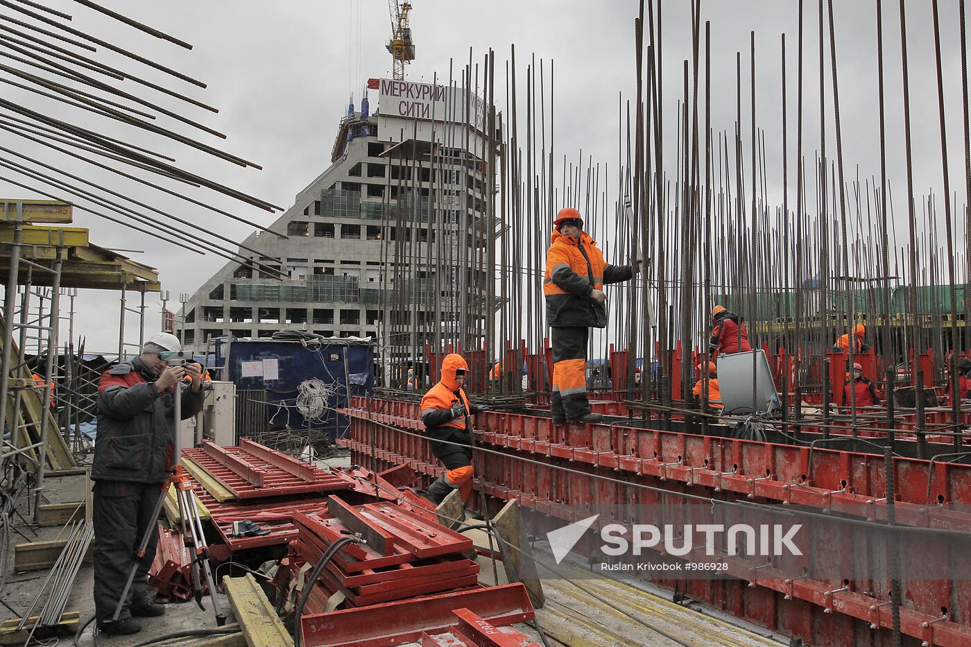 Putting up multi-story building in Moscow City area