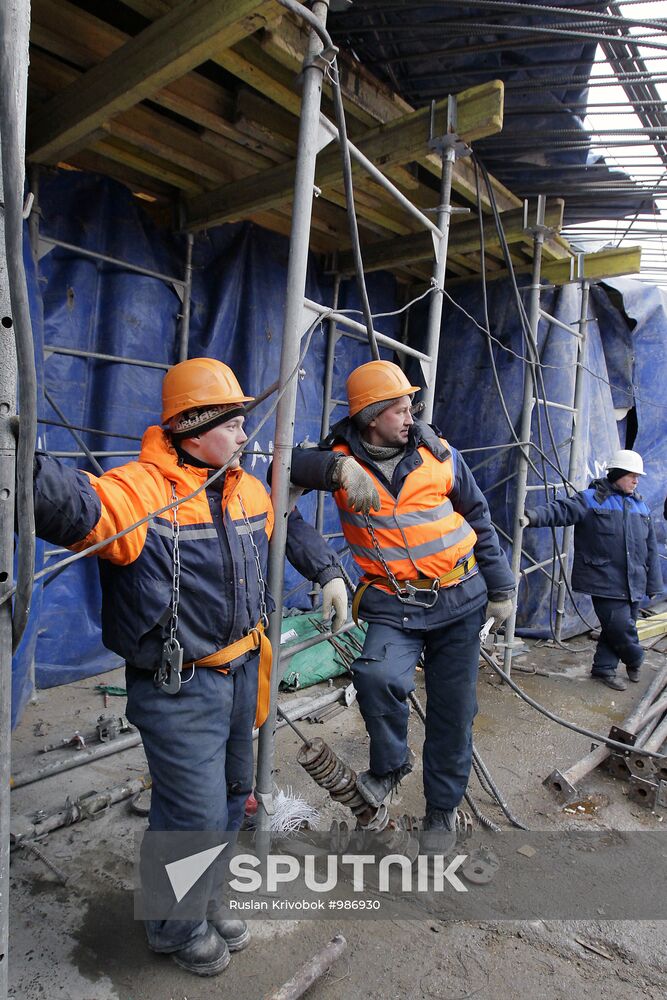 Putting up multi-story building in Moscow City area