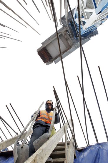 Putting up multi-story building in Moscow City area