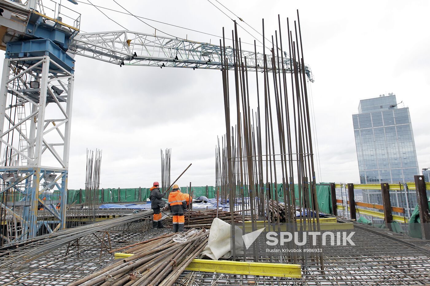 Putting up multi-story building in Moscow City area