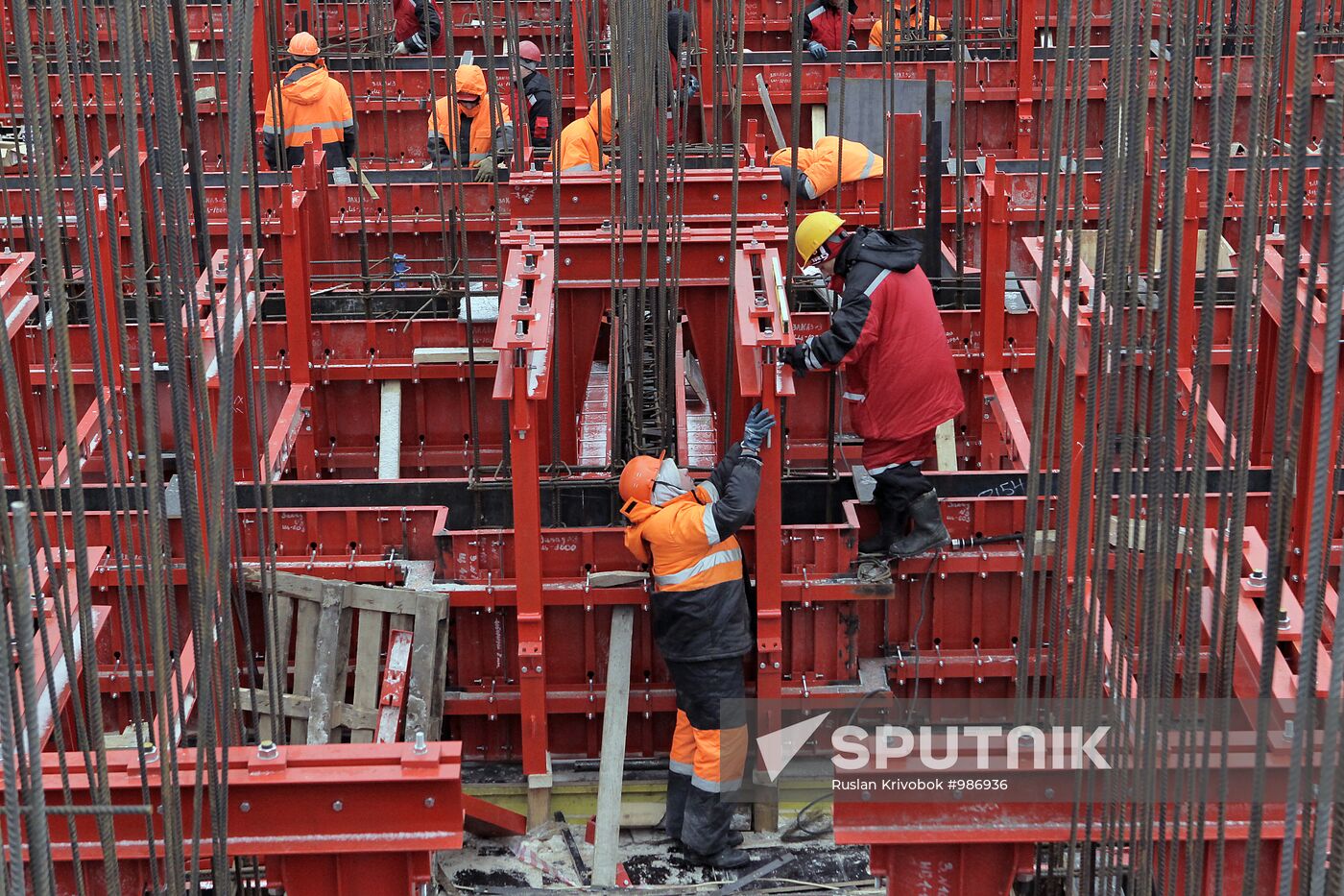 Putting up multi-story building in Moscow City area