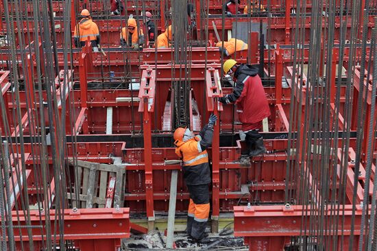 Putting up multi-story building in Moscow City area