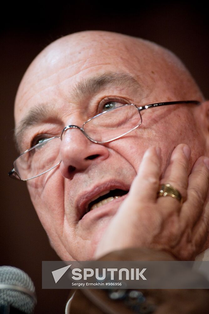 Meeting with Vladimir Pozner at Bukvoyed bookshop