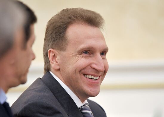 Vladimir Putin conducts Government Presidium meeting