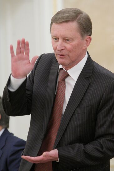 Vladimir Putin conducts Government Presidium meeting