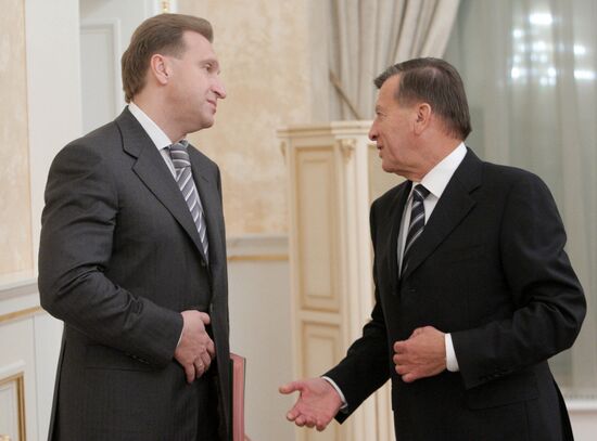 Vladimir Putin conducts Government Presidium meeting