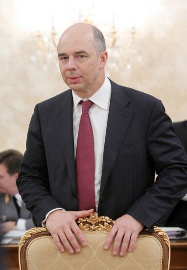 Vladimir Putin conducts Government Presidium meeting