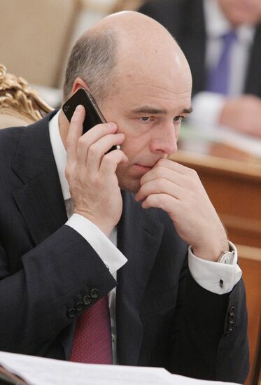 Vladimir Putin conducts Government Presidium meeting