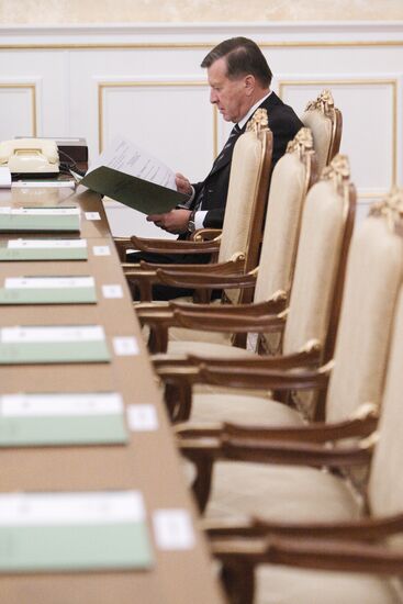 Vladimir Putin conducts Government Presidium meeting