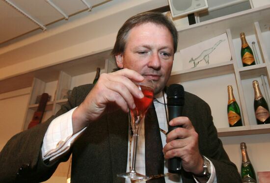 Abrau-Durso Sparkling Wine House holds art dinner