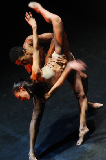 Romeo and Juliet ballet at DanceInversion-2011 festival