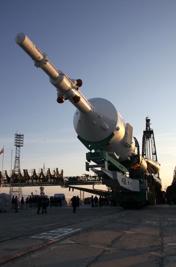 Moving Soyuz-FG with Soyuz TMA-22 spaceship to pad