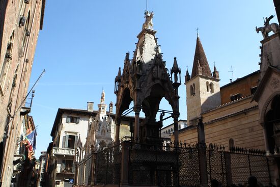 Cities of the world. Verona.