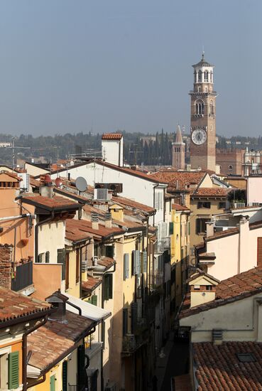 Cities of the world. Verona