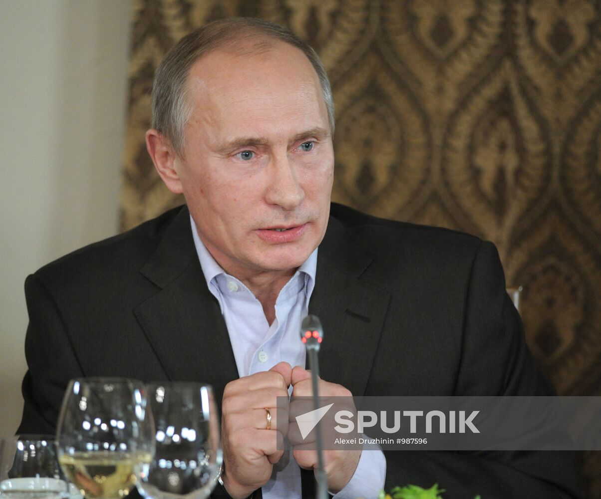 Vladimir Putin meets with Valdai Discussion Club members