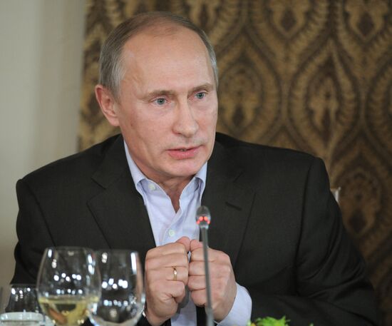Vladimir Putin meets with Valdai Discussion Club members