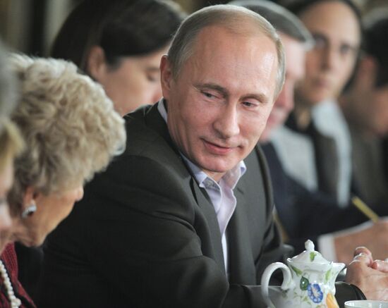 Vladimir Putin meets with Valdai Discussion Club members