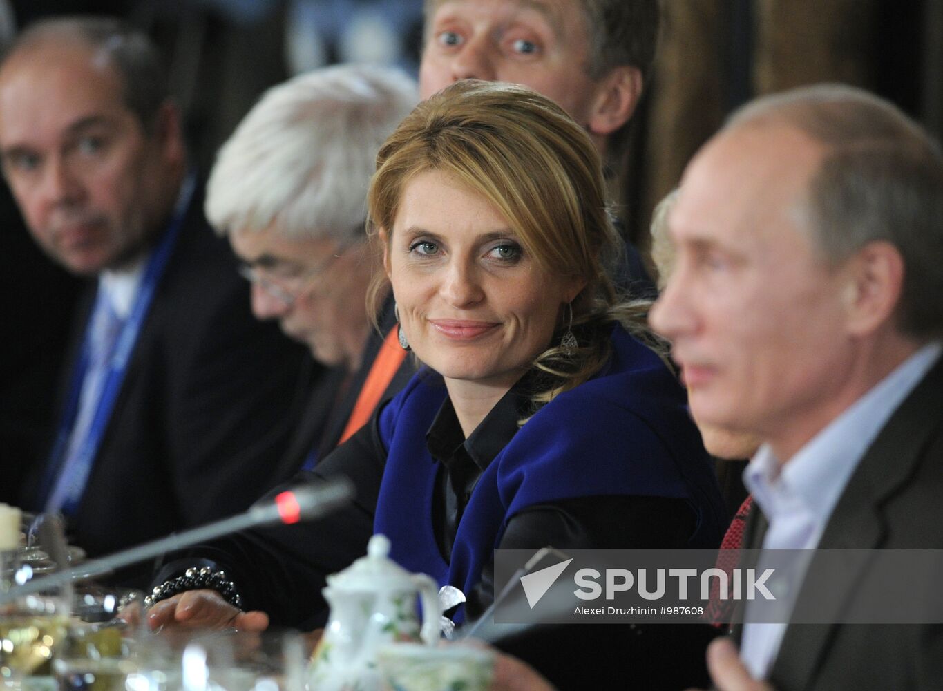 Vladimir Putin meets with Valdai Discussion Club members