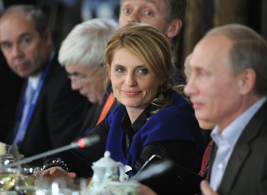Vladimir Putin meets with Valdai Discussion Club members