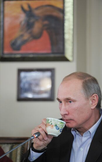 Vladimir Putin meets with Valdai Discussion Club members