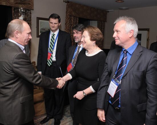 Vladimir Putin meets with Valdai Discussion Club members