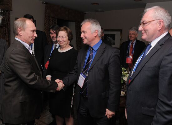 Vladimir Putin meets with Valdai Discussion Club members