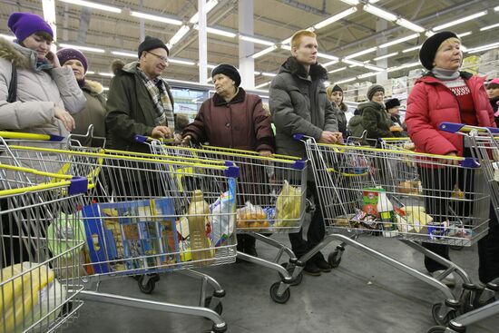 Lenta hypermarket opened in Novosibirsk