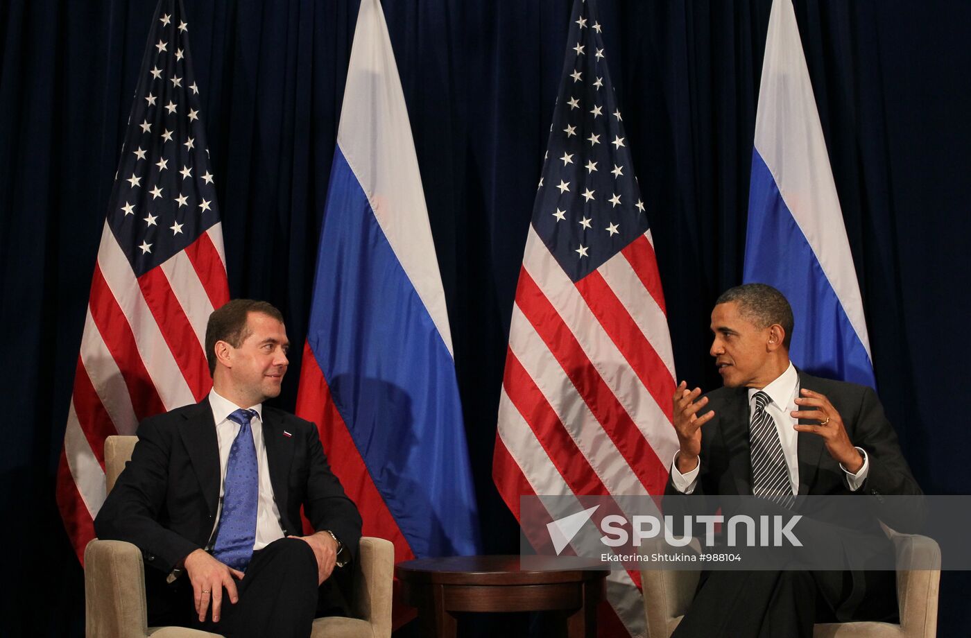 Dmitry Medvedev holds bilateral meetings at APEC summit