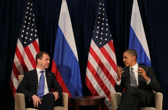Dmitry Medvedev holds bilateral meetings at APEC summit