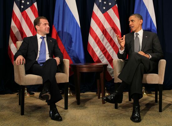Dmitry Medvedev holds bilateral meetings at APEC summit