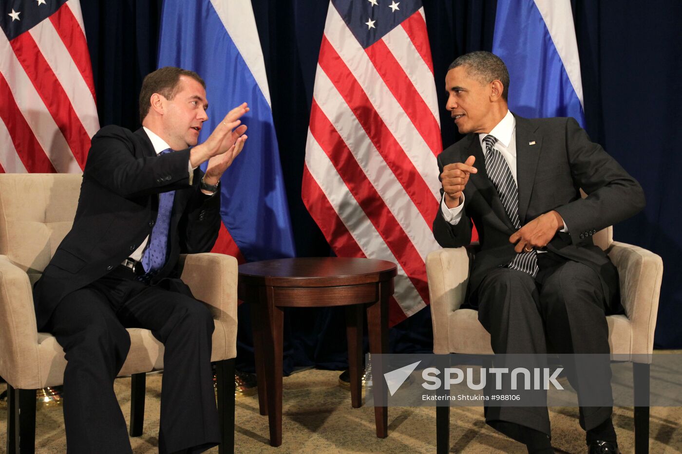 Dmitry Medvedev holds bilateral meetings at APEC summit