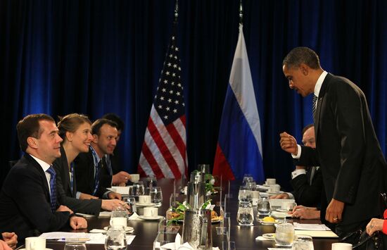 Dmitry Medvedev holds bilateral meetings at APEC summit