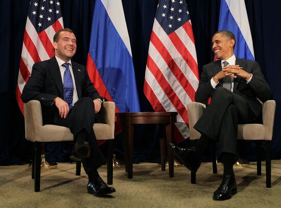 Dmitry Medvedev holds bilateral meetings at APEC summit