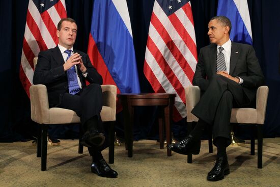 Dmitry Medvedev holds bilateral meetings at APEC summit