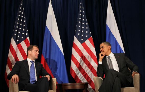 Dmitry Medvedev holds bilateral meetings at APEC summit