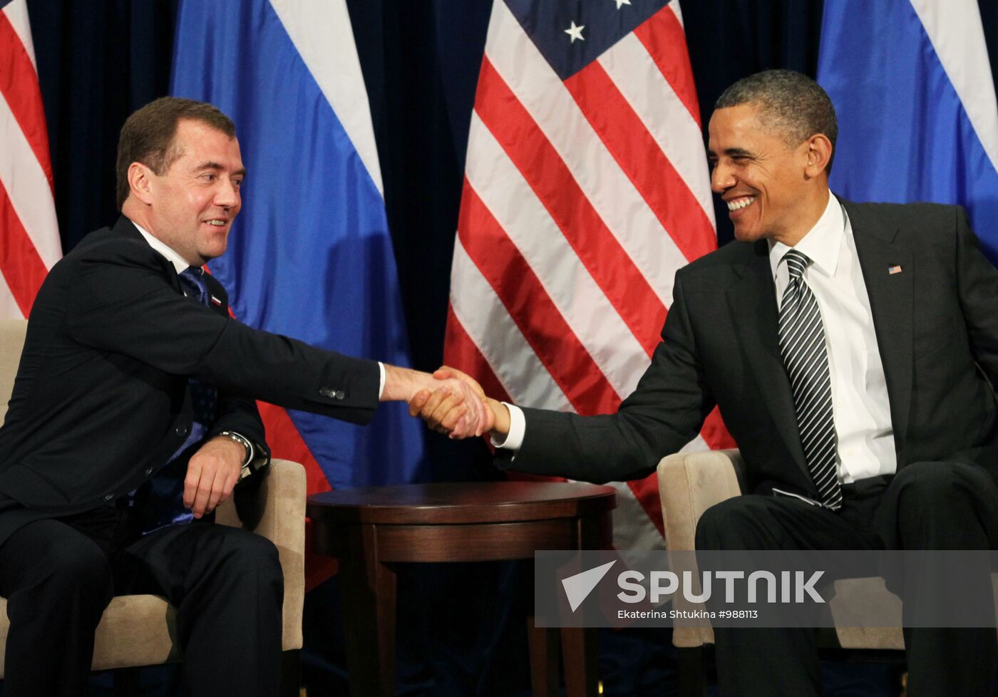 Dmitry Medvedev holds bilateral meetings at APEC summit