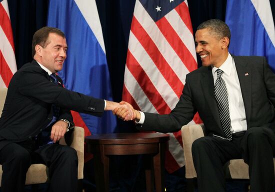 Dmitry Medvedev holds bilateral meetings at APEC summit