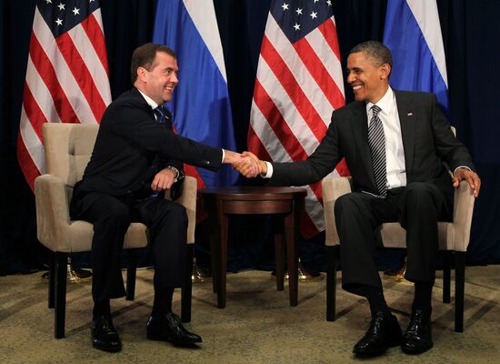 Dmitry Medvedev holds bilateral meetings at APEC summit