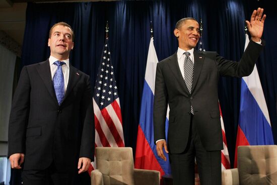 Dmitry Medvedev holds bilateral meetings at APEC summit