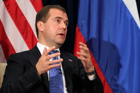 Dmitry Medvedev holds bilateral meetings at APEC summit