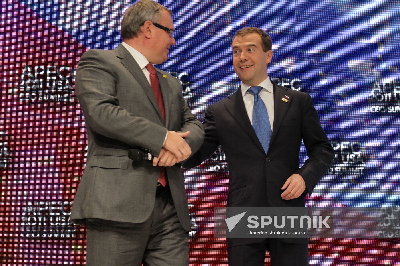 Dmitry Medvedev takes part in APEC Business summit