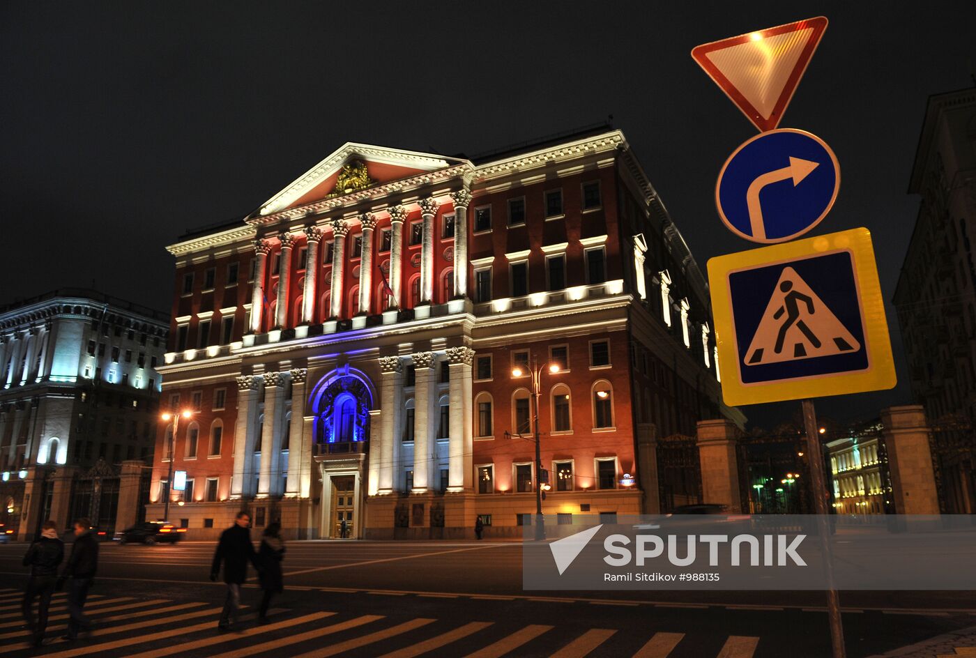 Artistic illumination of Moscow City Hall building