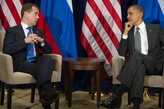 Dmitry Medvedev holds bilateral meetings at APEC summit