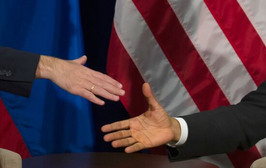 Dmitry Medvedev holds bilateral meetings at APEC summit