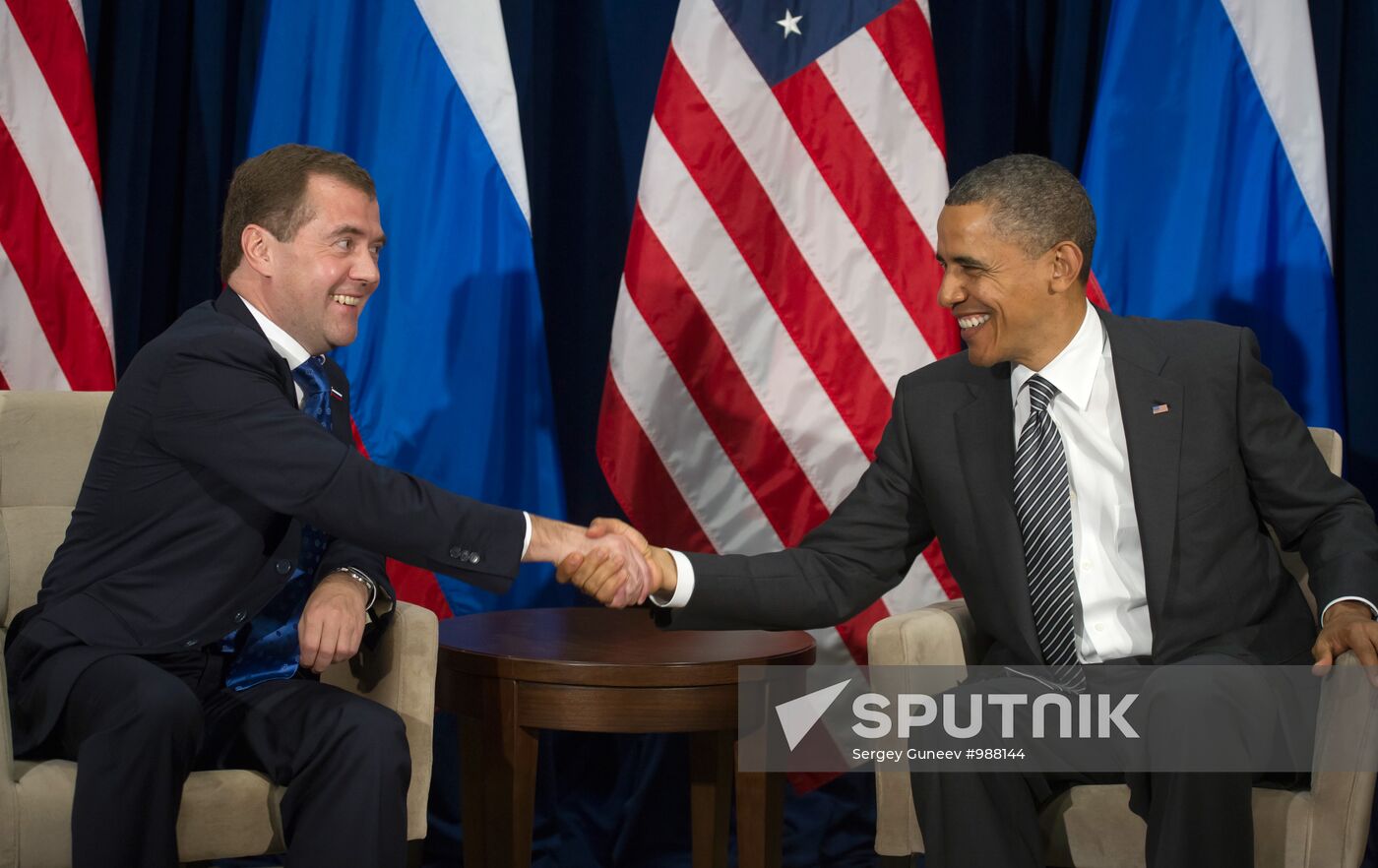 Dmitry Medvedev holds bilateral meetings at APEC summit