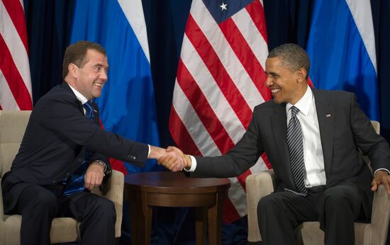 Dmitry Medvedev holds bilateral meetings at APEC summit